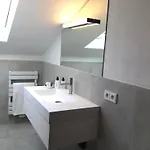 公寓 Haus Hochland - Grosszuegige Alpenwohnung Im Dachgeschoss 巴特科尔格鲁布