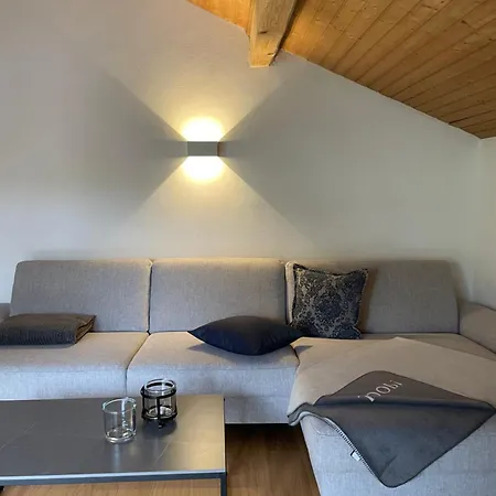 Haus Hochland - Grosszuegige Alpenwohnung Im Dachgeschoss 아파트 *