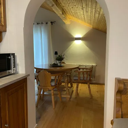 Haus Hochland - Grosszuegige Alpenwohnung Im Dachgeschoss 아파트 *