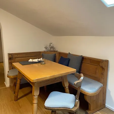 Haus Hochland - Grosszuegige Alpenwohnung Im Dachgeschoss 아파트