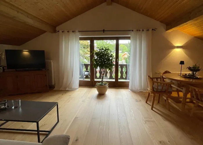 Großzügige Alpenwohnung Im Dachgeschoss Apartment *