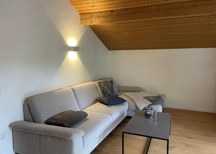 Haus Hochland - Grosszuegige Alpenwohnung Im Dachgeschoss Lägenhet